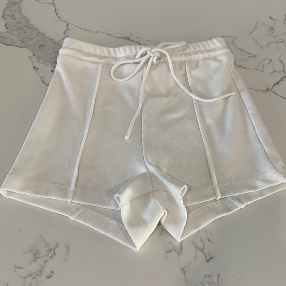 Princess Polly White Shorts Size 4 (700)